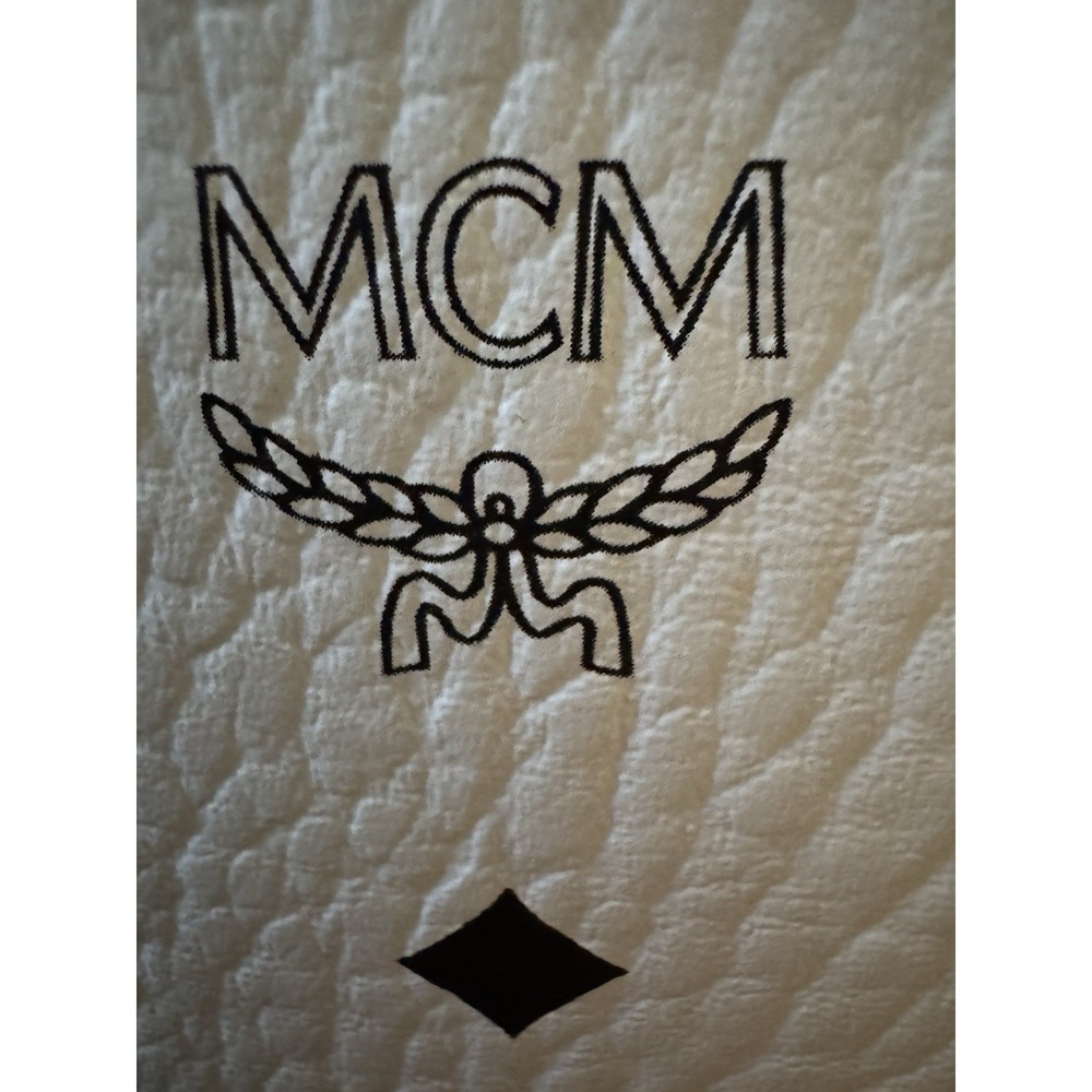 White Reversible MCM Liz Shopper In Medium Visetos - Picture 4 of 16